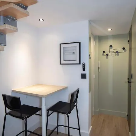 Duplex 18 M Refurbished Ideal For Couple Appartement